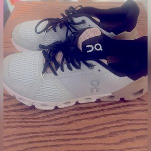 On Cloud Tennis Shoes. Glacier/Rose brown. Size 7.